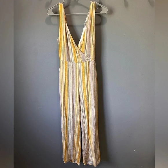 LE LIS - STRIPED CROPPED CROSSED BACK JUMPSUIT Size small EUC - Picture 2 of 10